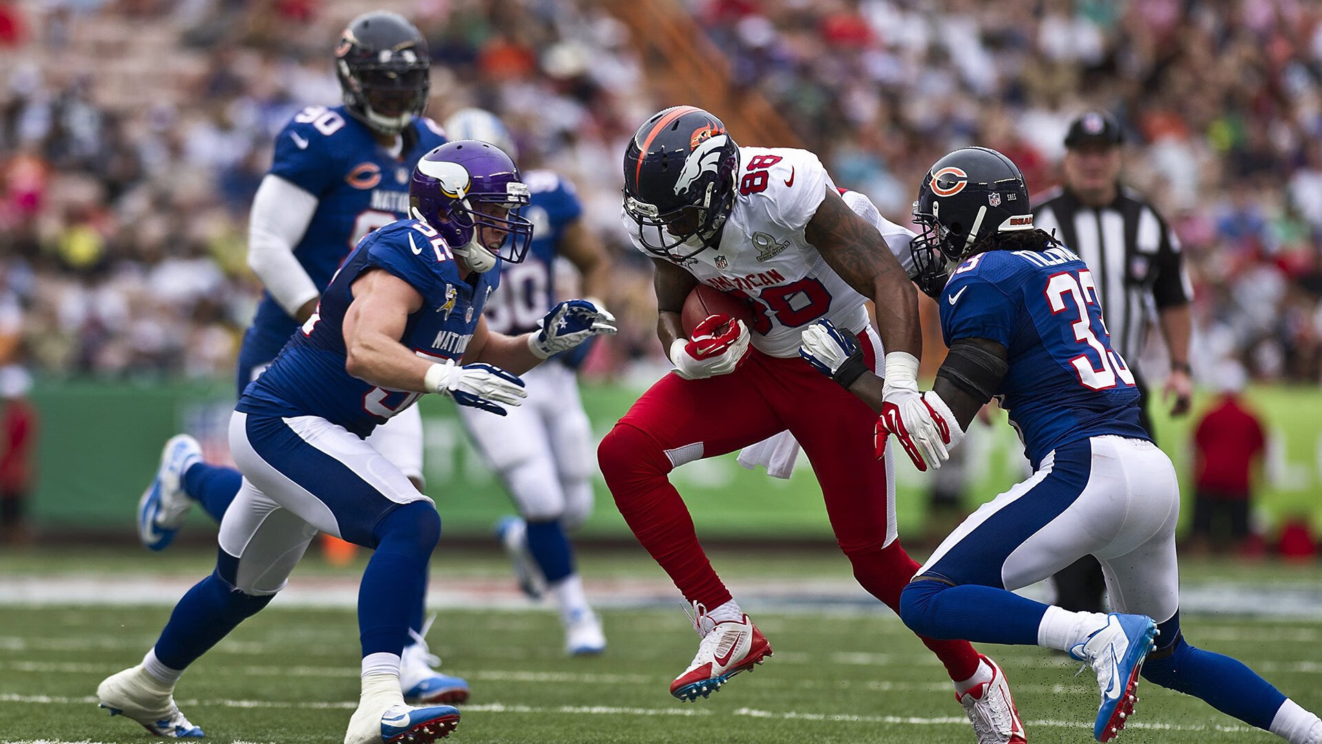 墨西哥守门员戴羽绒服扑点球，全场沸腾，墨西哥足球守门员